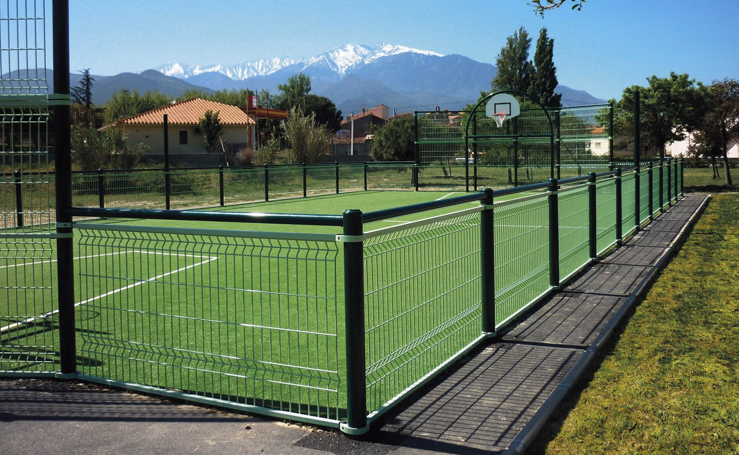 multi-sports-playground-herouville-plastic-coated-steel-posts