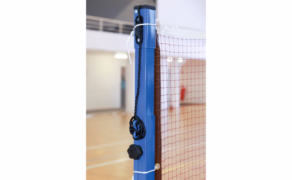 poteaux-badminton-competition-hauteur-reglable-position-haute-1190x733