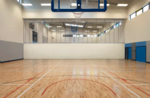 Electrically operated divider net installed in a sports hall