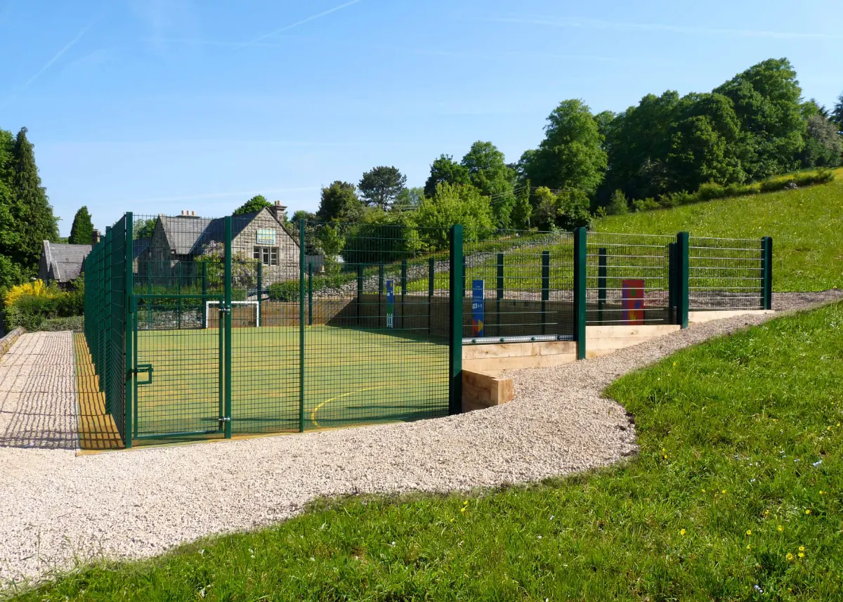 Medium duty MUGA with twin-wire sports fencing